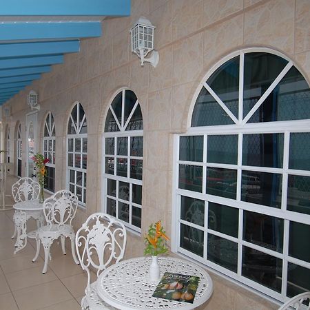 Deyna'S City Inn St. George's Экстерьер фото