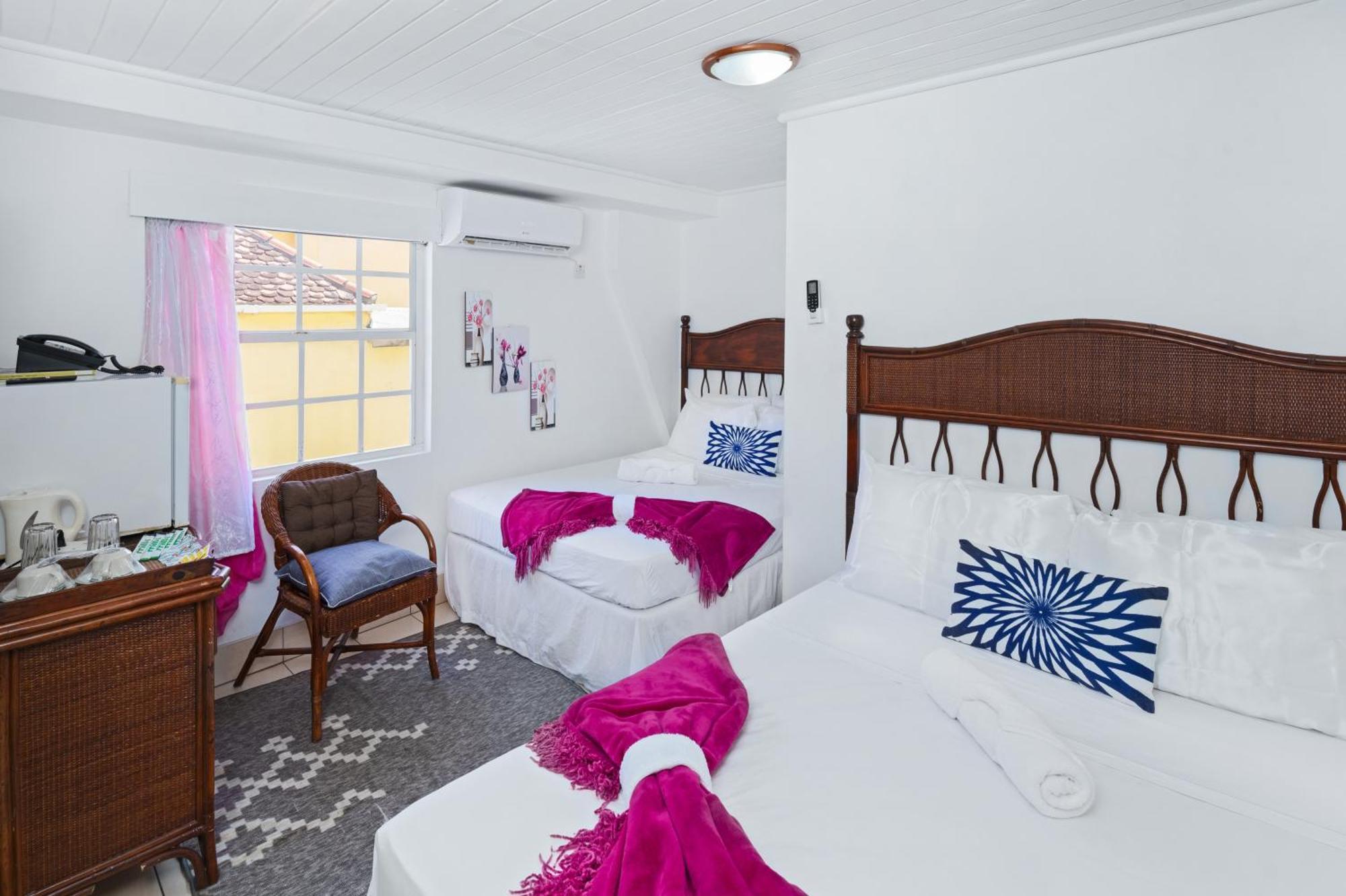 Deyna'S City Inn St. George's Номер фото