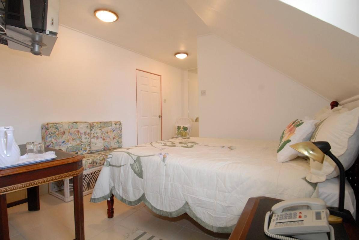 Deyna'S City Inn St. George's Экстерьер фото