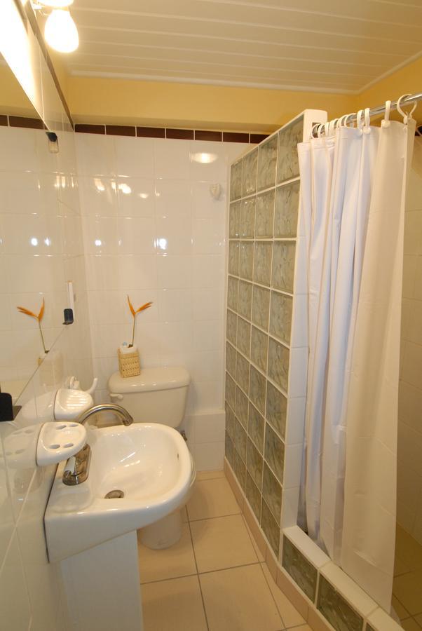 Deyna'S City Inn St. George's Экстерьер фото